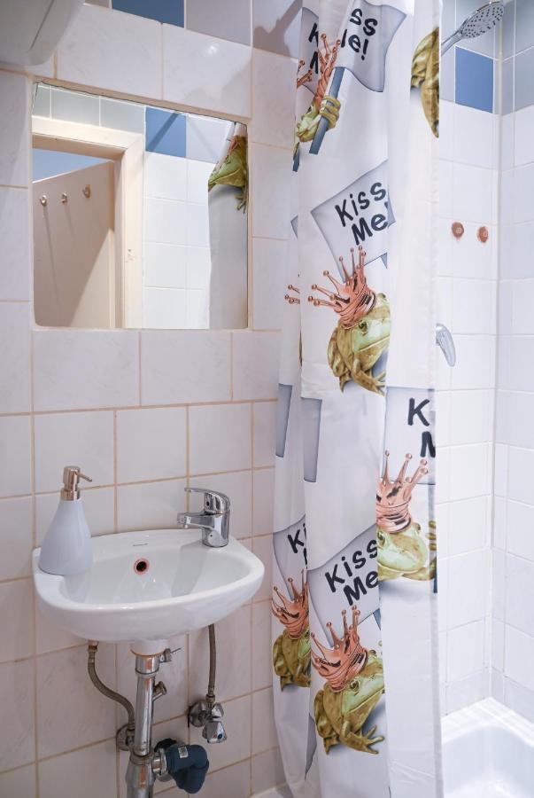 Backpacker Apartment Bahnhof Вена Экстерьер фото